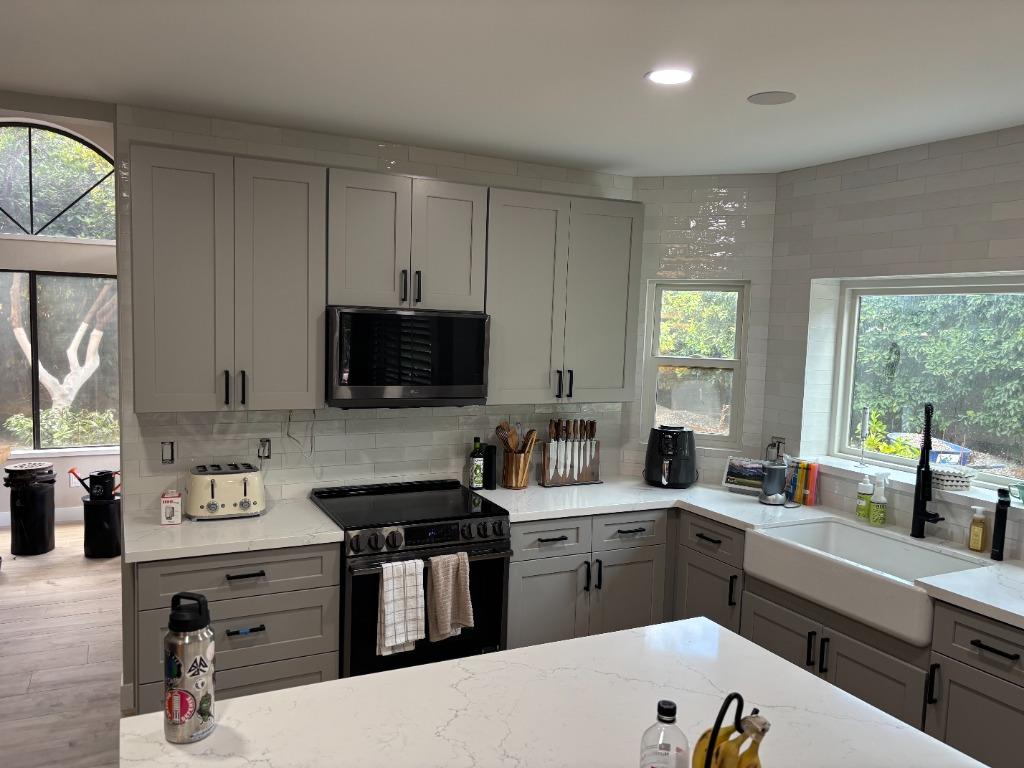 This picture show how a 7 percent increase in mortgage rates affects kitchen remodels.